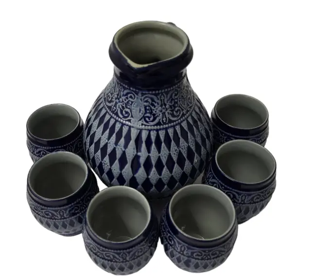 Steingut schöner Wein-Saft-Krug mit 6 Becher Blau Grau mit Rauten Muster