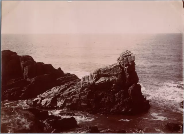 France, Quiberon, le rocher du Lion  Vintage albumen print Tirage albuminé