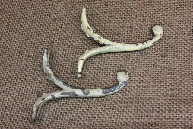 2 Single Old Coat Hooks 1850'S School Farmhouse Wardrobe Rustic Cast Iron 2 5/8"