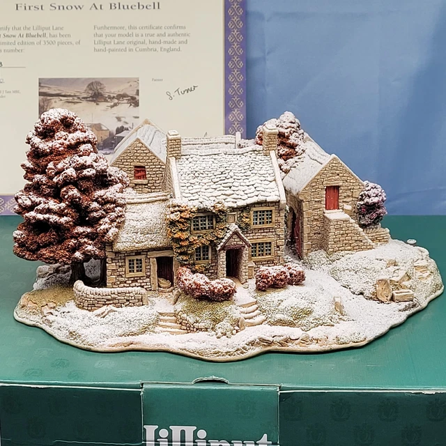 リリパットレーン　Winter At  Mot Hall, keswick LILLIPUT LANE COTTAGES. Winter At Moot Hall Keswick. Special