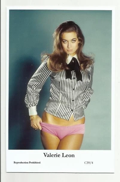 (Bx28) Valerie Leon Swiftsure Photo Postcard (C39/4) Filmstar Pin Up Glamor