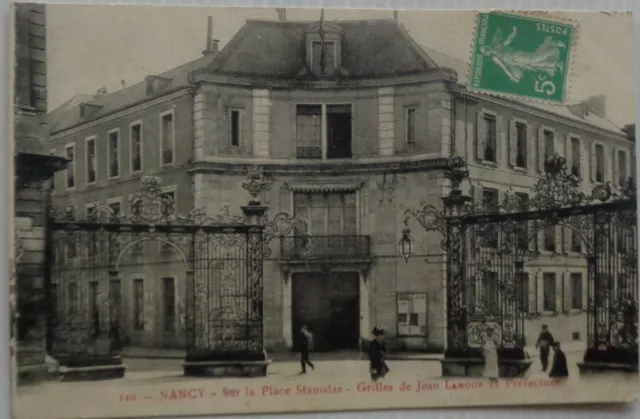 NANCY 54 cpa  sur la place Stanislas grille de Jean Lamour Préfecture  Bon Etat