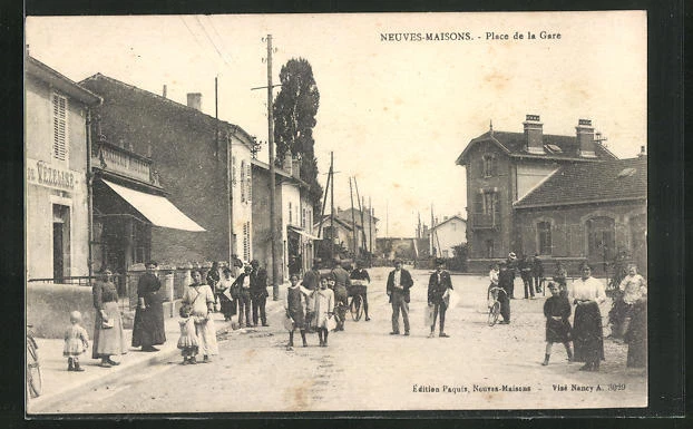 CPA Neuves-Maisons, Place de la Gare