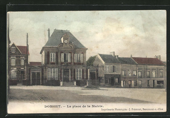 CPA Domont, La Place de la Mairie