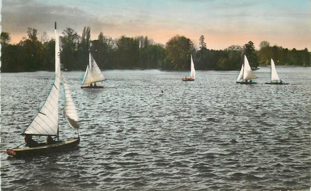 ENGHIEN LES BAINS le lac les sailboils