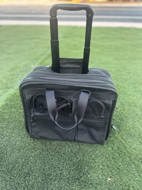 Tumi 26104DH Deluxe Wheeled Laptop Case Brief Black Rolling Office Travel R3