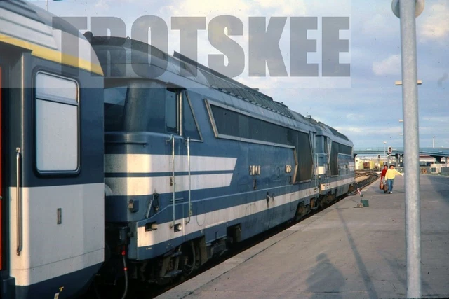 35mm Slide SNCF French Railways Diesel Loco 67618 Calais 1982 Original