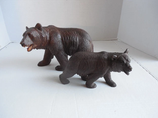 Pair of Carved Swiss Early 20th Century Bear signed 9,5" and 7"