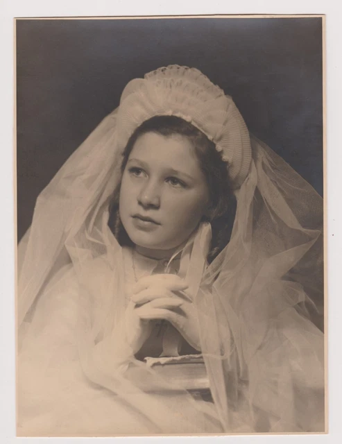 Photo Ancienne Originale – Petite Fille Robe Blanche Et Sac Noeud – CPA France