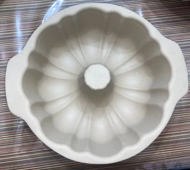 Pampered Chef Family Heritage Stoneware 10" Fluted Pan Bundt Cake Mold USA #1440