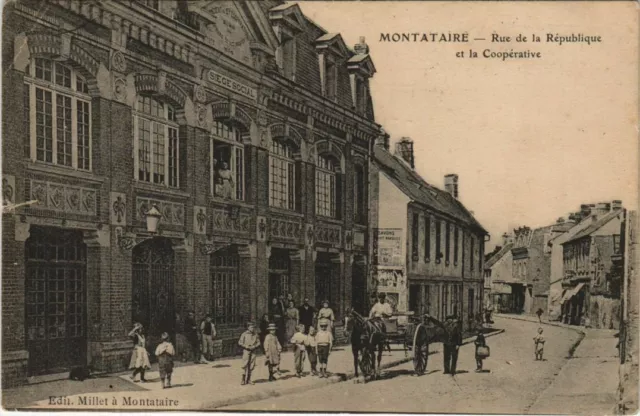 CPA MONTAIRE Rue de la Republique et la Cooperative (1207471)