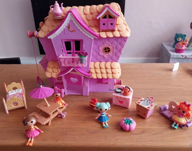 Lalaloopsy Sew Sweet Playhouse Dolls Toy complete with Furniture and Dolls