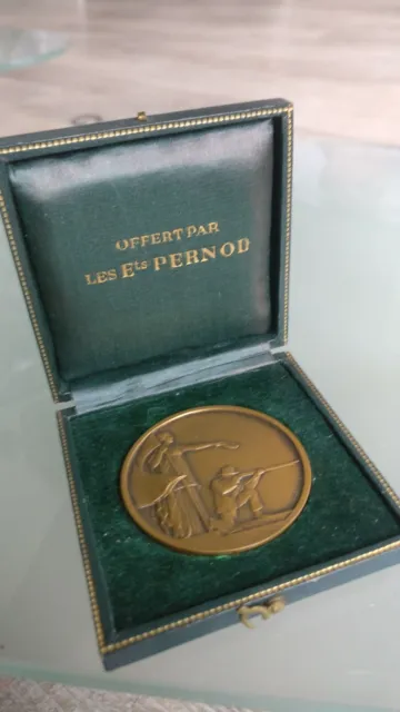 Medaille bronze art déco/H.Dubois/F.fraisse / offert par les Ets Pernod.