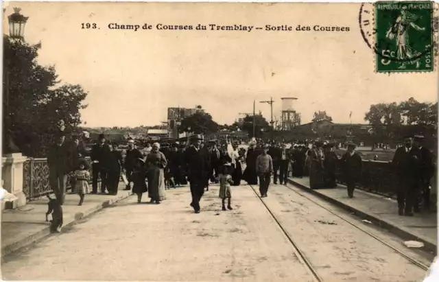 CPA AK Champ de Courses du TREMBLAY Sortie des Courses (672001)