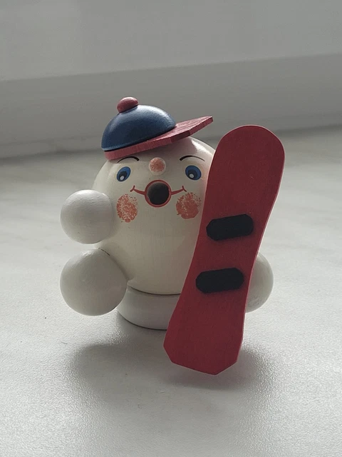 Verkaufe Räuchermännchen Schneekugel mit Snowboard ca. 7cm. In OVP. NEU
