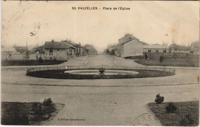 CPA VAUZELLES Place de l'Eglise (989377)