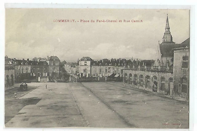 55 Commercy , Place Du Fer A Cheval Et Rue Carnot