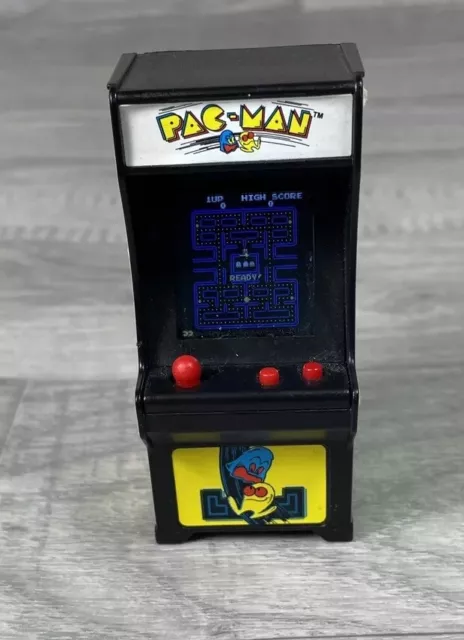 Pac - Man Keychain Arcade Game 2018 Bandai Namco Mini Handheld Tested Works