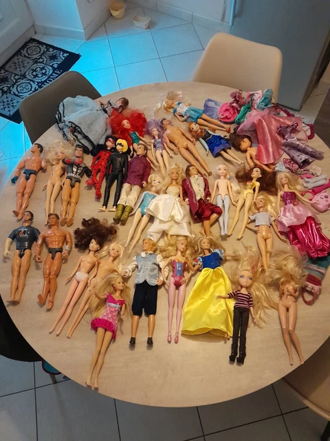Lot De 30 Poupées Barbie Ken Et Autres Faire Offre