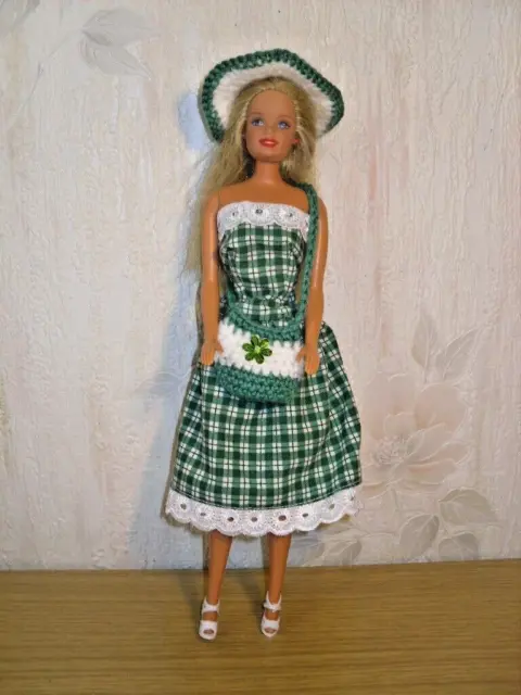 Robe bustier en coton à carreaux verts et blanc pour poupée Barbie + accessoires