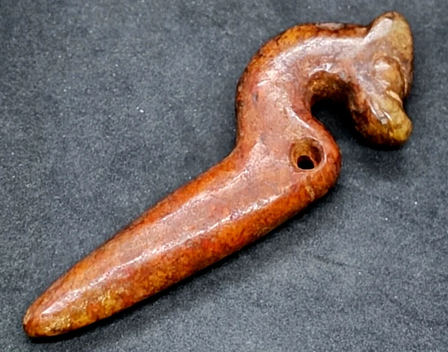 Antike handgeschnitzte alte Jade-Drachenaxt-Skulptur aus der Hongshan-Kultur