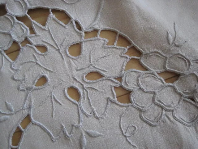 Vtg Madeira Cutwork Linen Tablecloth 102"L & 12 Napkins Grapes