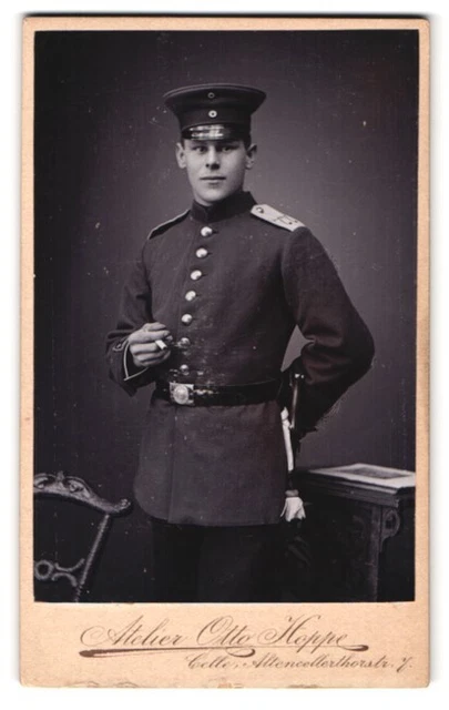 Fotografie Otto Hoppe, Celle, Altencellerthorstr. 7, Portrait junger Soldat in