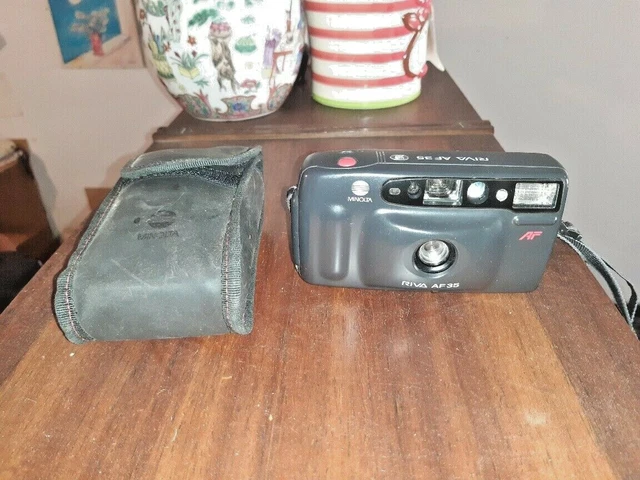 Macchina fotografica vintage Minolta Riva AF 35 con custodia NON TESTATA