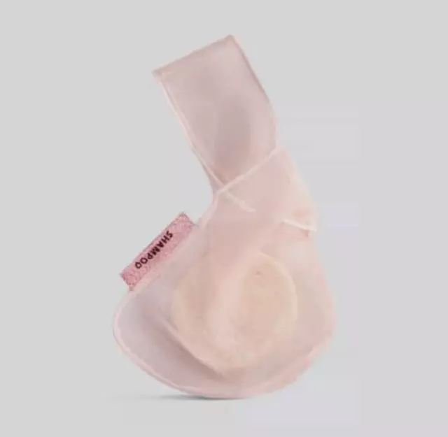 Bolso kitsch de barra de belleza con champú