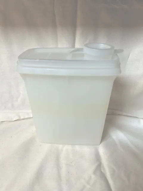 https://www.picclickimg.com/NgsAAOSwIulljbue/Set-Of-2-Tupperware-Food-Storage-Containers-with.webp