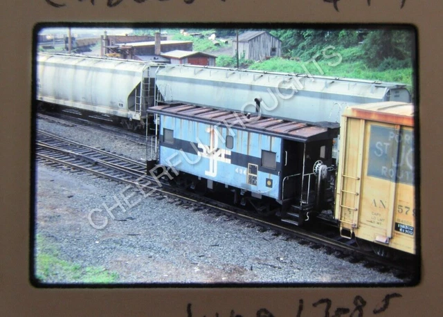 Original '85 Kodachrome Slide BM Boston Maine 494 Caboose Deerfield   38W45