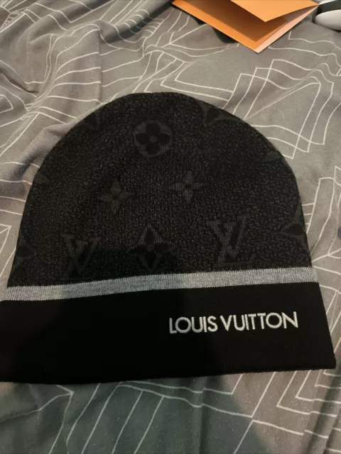 Hat Louis Vuitton Black size M International in Cotton - 25275650