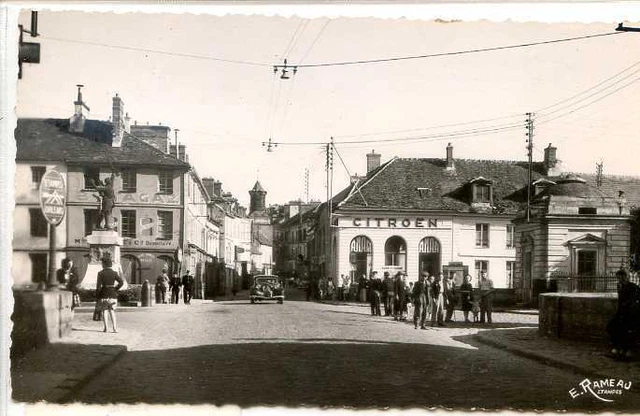 CP 91 ESSONNE - Arpajon - Place de l'Hôtel de Ville