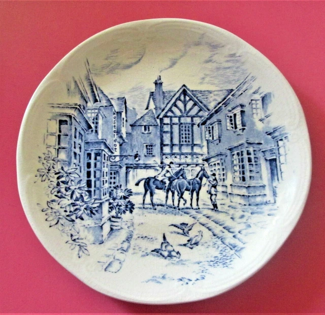 * Gien * Assiette Faience * Decor Bleu * Village Anglais * 2 Cavaliers *