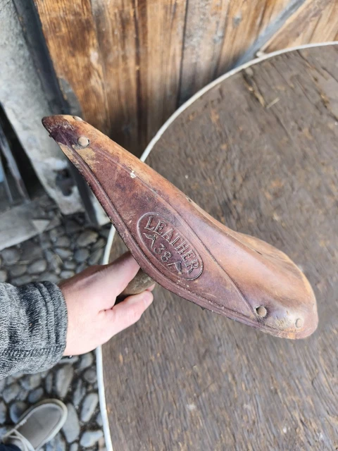 Ancienne selle en cuir pour vélo ancien de collection marque
