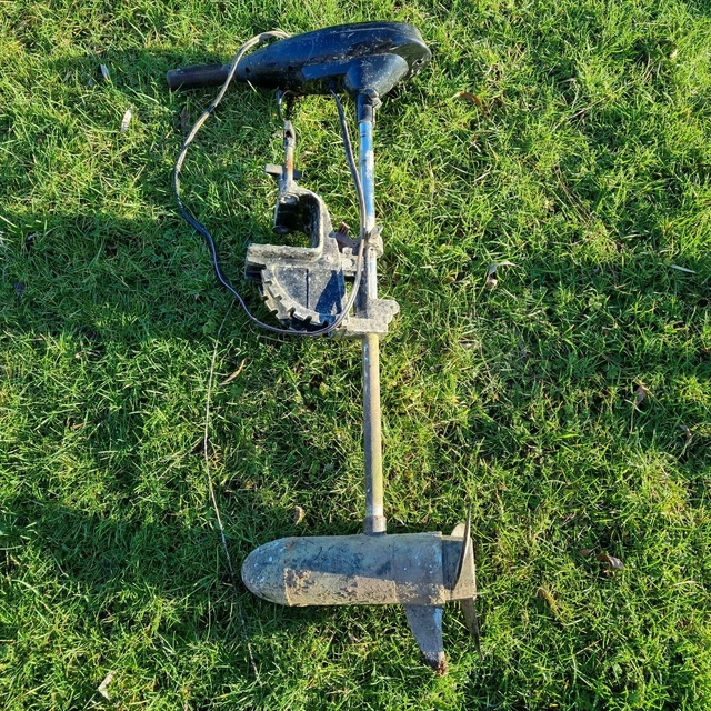 12V ELECTRIC OUTBOARD trolling motor. 'Shakespeare' 54lb thrust £50.00