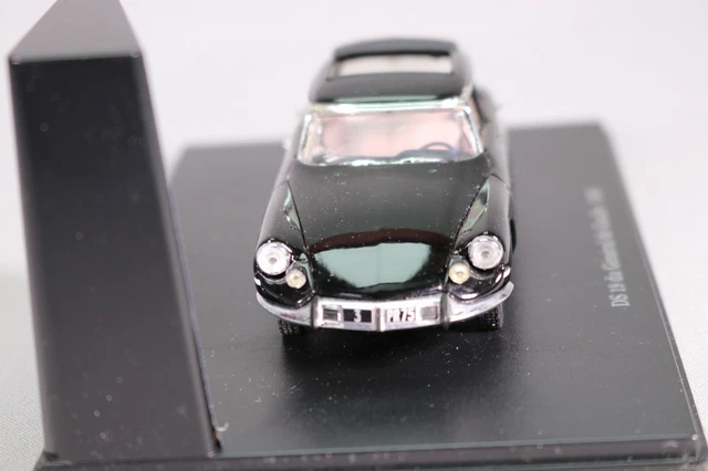 LE5467 UNIVERSAL HOBBIES 1/43 Voiture Citroen DS19 Général de Gaulle 1963 noir 4