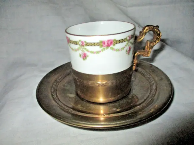 Ancienne tasse à café porcelaine Limoges Sevres support et sous tasse metal doré