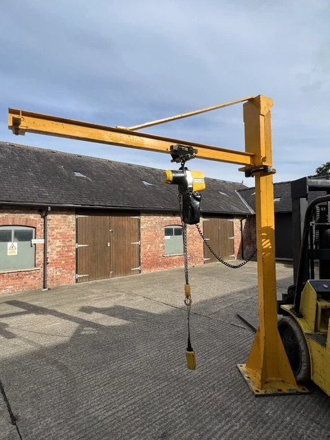 Morris DA22106 Jib Crane And Hoist 3.3mx2.7m