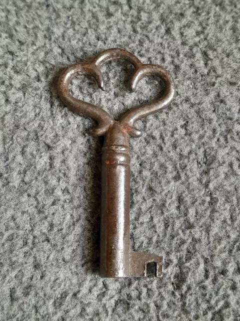 Antique Ornate Skeleton Key Old Hollow Metal Barrel Dresser Top Cabinet Key