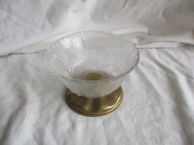 Alte Schale aus Glas mit massiv haku Messingfuß