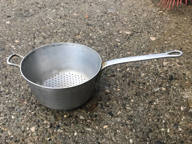 Passoire Ancienne Alu Tripode - 23 Cm - Très Bon État - Ustensile Cuisine Vintage