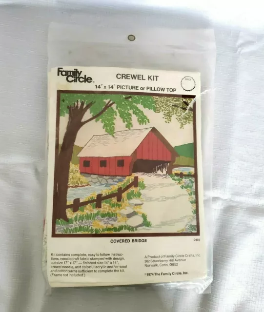 Kit Crewel ""Puente Cubierto"" Family Circle de Colección 1974 Imagen o Top de Almohada Nuevo en Paquete