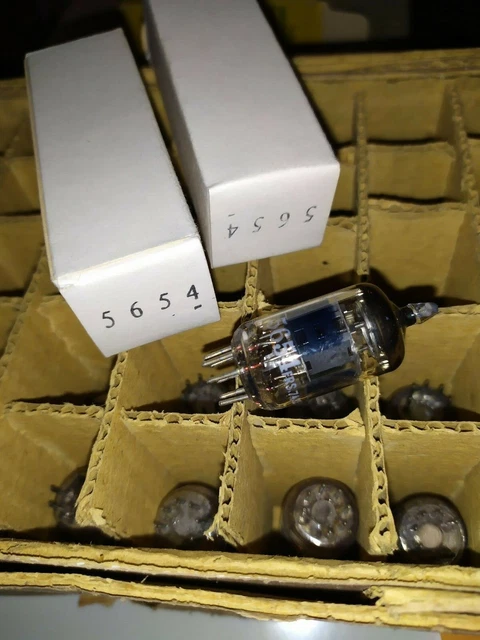 Tubes NOS VALRAD - Lot De 2 Pièces, Ouverts Pour Photo Mais Jamais Utilisés