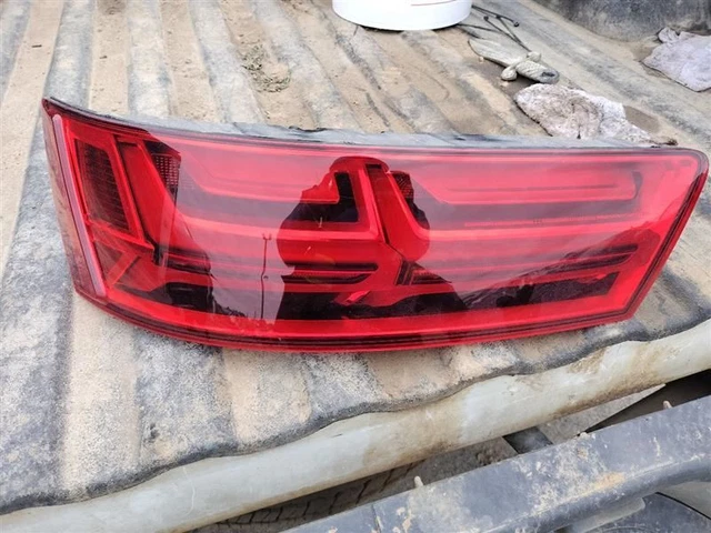 2017 2019 Audi Q7 4M Driver Left Tail Lamp Liftgate Mounted 4M0945093D OEM