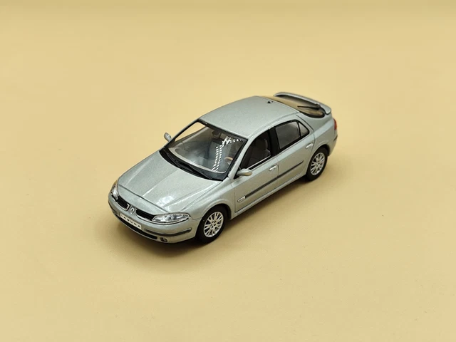 UNIVERSAL HOBBIES COFFRET Renault 5 turbo & Clio V6 20 ans de