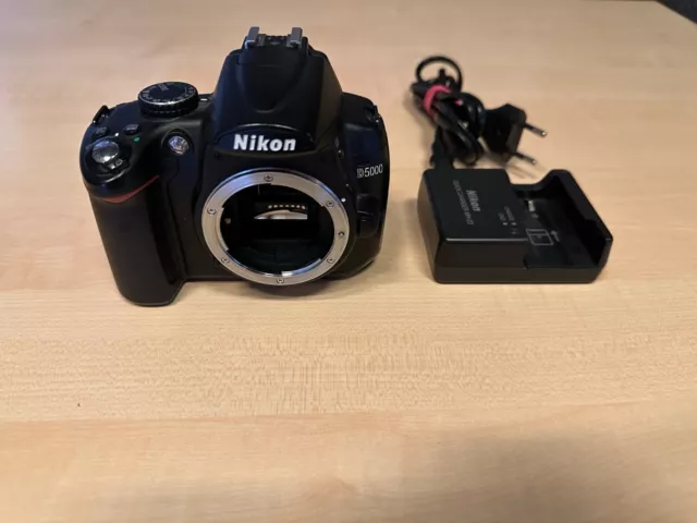 Nikon D5000SLR-Digitalkamera (12 Megapixel, Live-View, HD-Videofunktion) Gehäuse