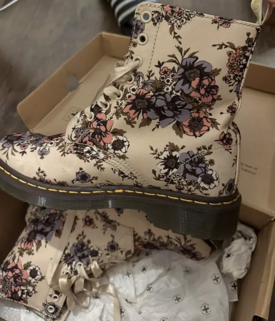 DR MARTENS DAYTONA Pascal Wanderlust Boots Brand New Size 7
