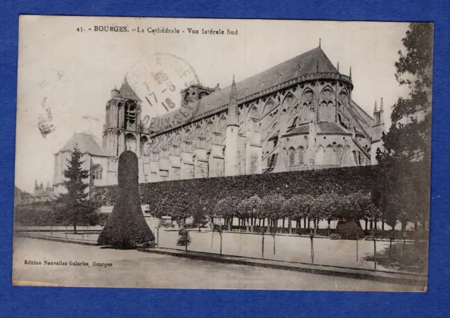 Fb * CPA  / Carte Postale :  Bourges - La Cathédrale - Vue Latérale Sud     1918