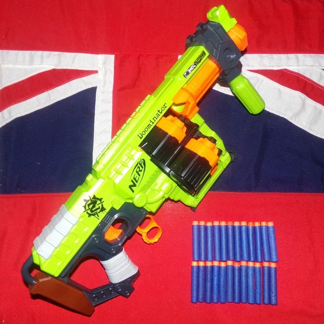 Pistolas nerf zombie strike doominator online